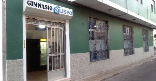 Gimnasio coliseo en Vecindario