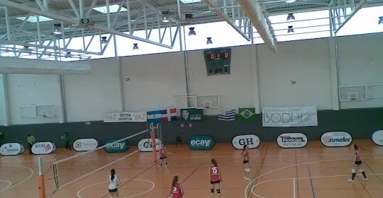 Complejo Polideportivo de Esquiroz / Eskirotzeko polikiroldegia en Pamplona