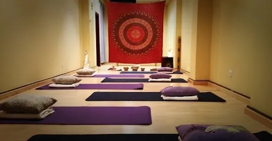 OMKUNDALINI ZARAUTZ, Centro de Yoga y Kinesiología en Zarautz