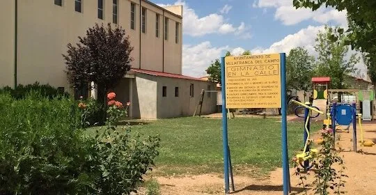 Complejo Deportivo Municipal y Piscinas en Villafranca del Campo