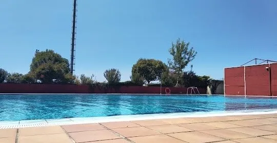 Piscina Municipal de OzaCesuras en Oza dos Ríos