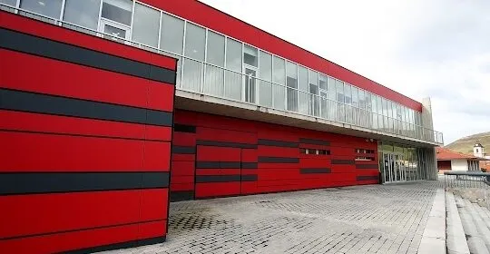 Zierbenako kiroldegia - Polideportivo de Zierbena en Zierbena / Ciérvana
