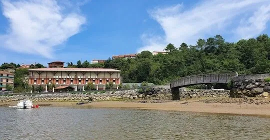 Frontón Plentzia Jai-Alai en Plentzia