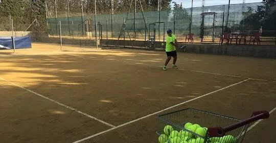 ESCUELA NS TENIS SEVILLA en Sevilla