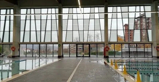 Intxaurrondo Udal Kiroldegia / Polideportivo Municipal Intxaurrondo en Donostia / San Sebastián