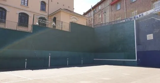 Fronton publico zubialde en Portugalete