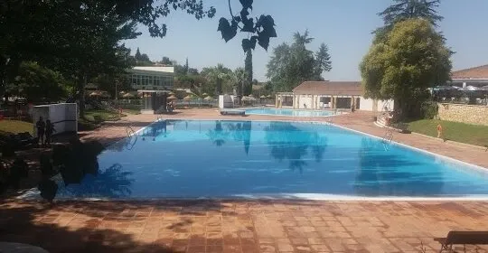Piscina Cabra en Cabra