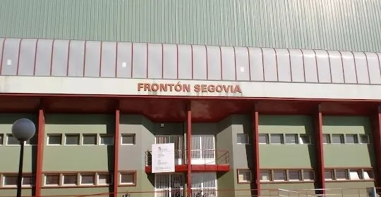 Frontón Segovia en Segovia