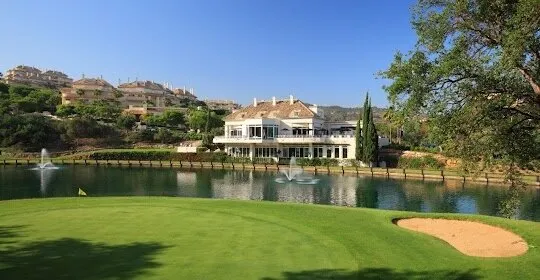 Greenlife Golf Marbella y Apartamentos - gimnasio en Marbella