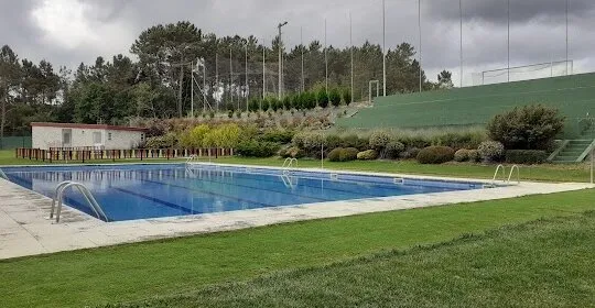 Piscina Municipal de verano - gimnasio en Monforte de Lemos