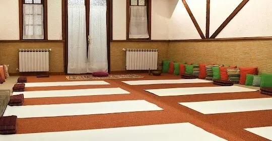 Namaste Yoga Zentroa - Yoga - Meditación - Masaje - Terapias Holísticas Renteria - gimnasio en Errenteria