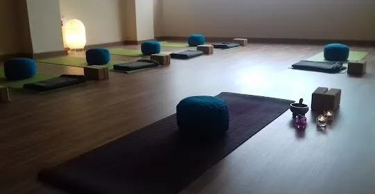 Namaskar Yoga y Pilates - gimnasio en Bormujos