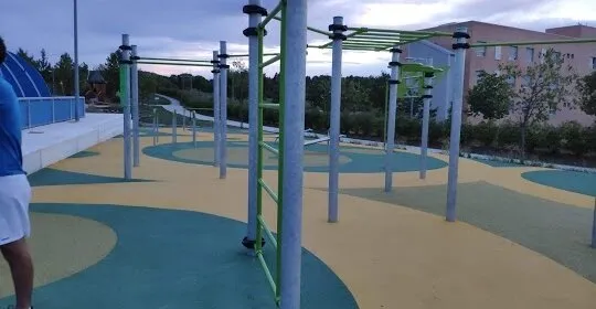Parque de Barras de Calistenia - gimnasio en Aranguren